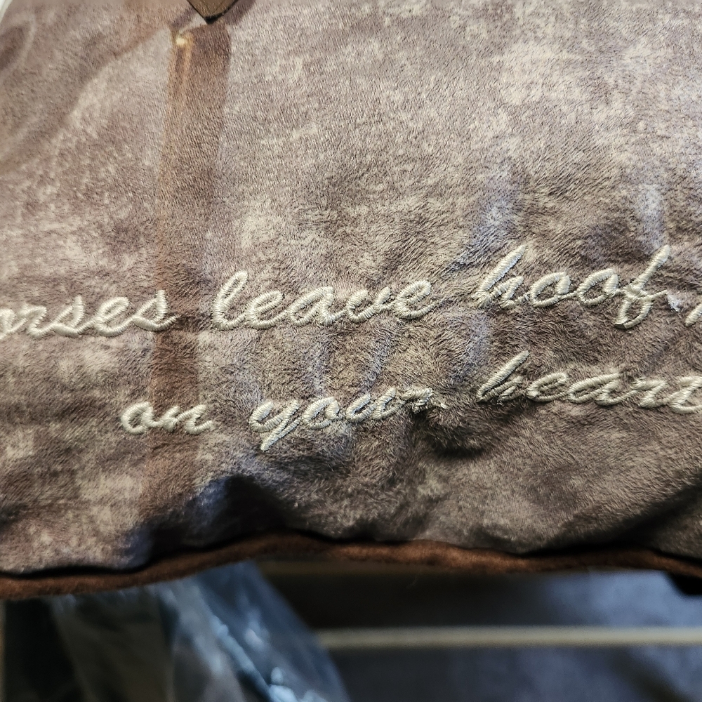 Pillow - Picture 2 of 3